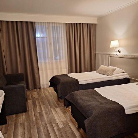 Juthbacka Hotell Uusikaarlepyy Buitenkant foto