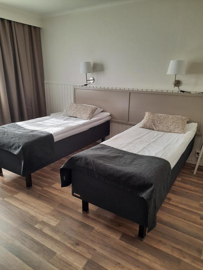 Juthbacka Hotell Uusikaarlepyy Buitenkant foto