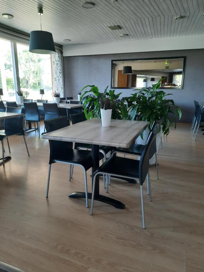 Juthbacka Hotell Uusikaarlepyy Buitenkant foto