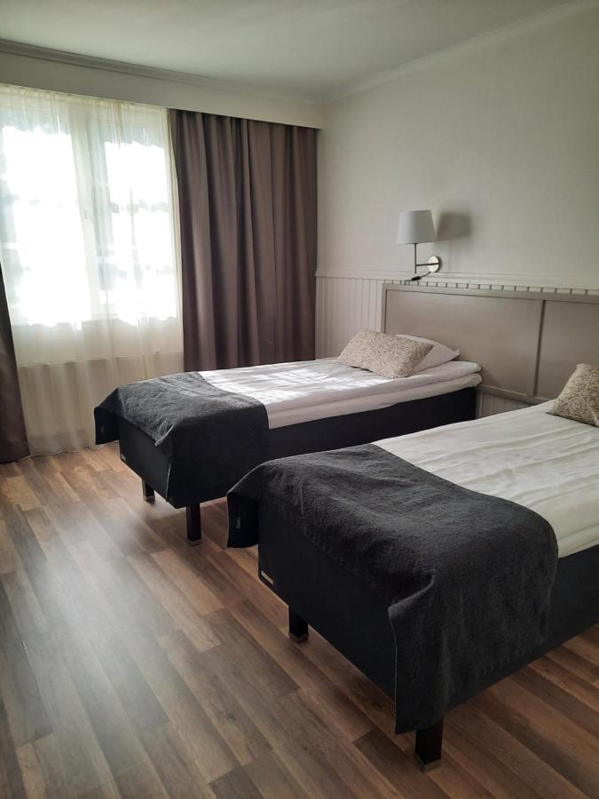 Juthbacka Hotell Uusikaarlepyy Buitenkant foto