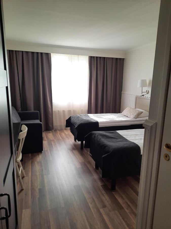 Juthbacka Hotell Uusikaarlepyy Buitenkant foto