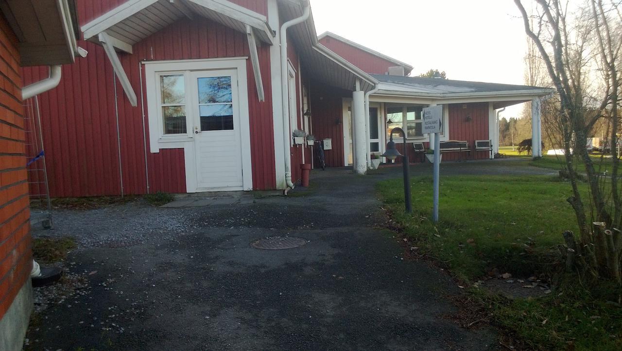 Juthbacka Hotell Uusikaarlepyy Buitenkant foto